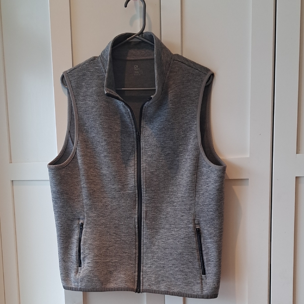 083 - GAP Gray GapFit Vest